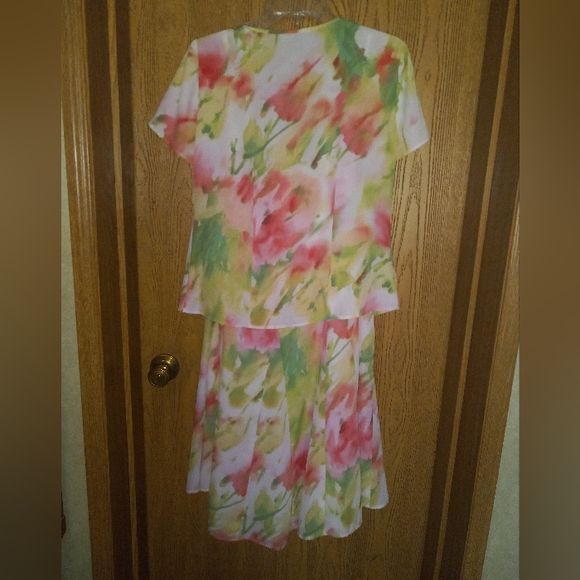 Spring 2pc Top & Skirt - Picture 2 of 3